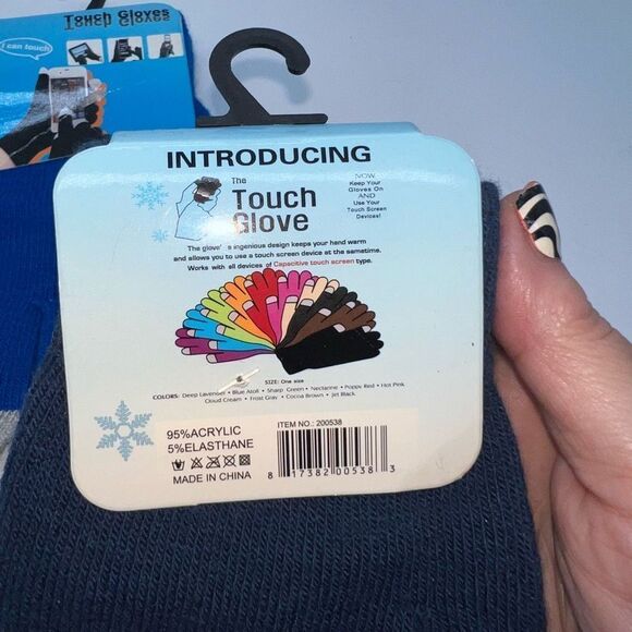 Set of Two Touch Sensitive Knit Gloves - Picture 5 of 10